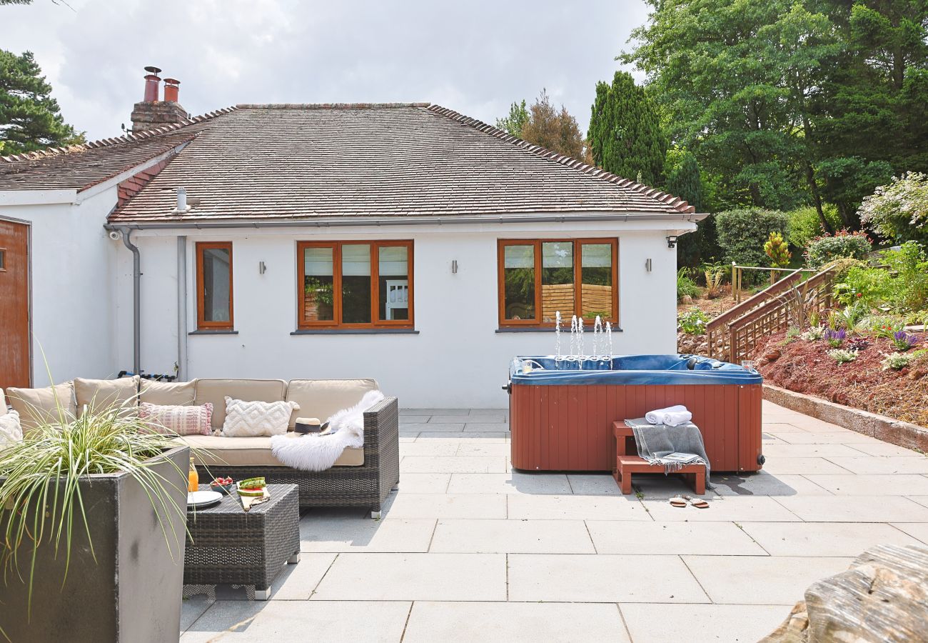 House in Maidencombe - Bramblewood - cosy chic, hot tub, close to beach