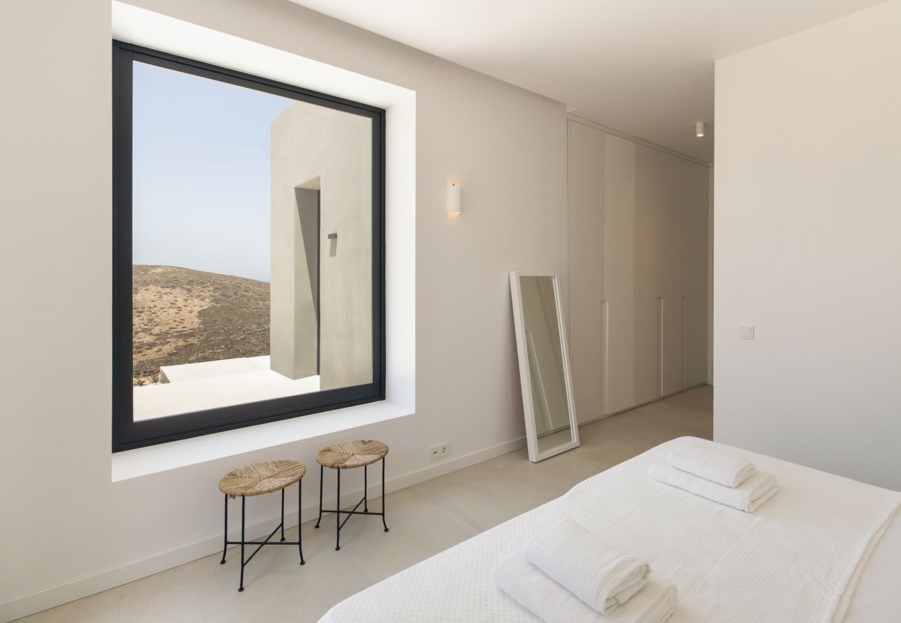 Villa in Kostos - Stunning High-End Beauty with Bird’s Eye Vistas.