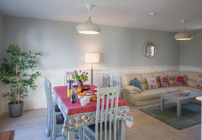 Apartment in Clifden - Pink Blossom Townhouse Chic apt Apartment in Clifden - Pink Blossom Townhouse Chic apt