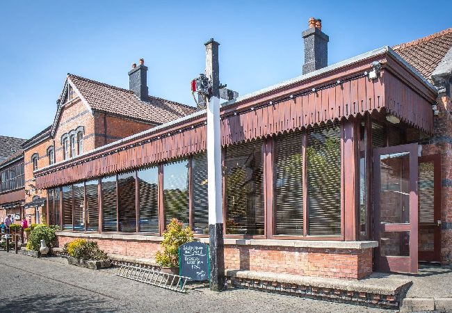 Apartment in Clifden - Pink Blossom Townhouse Chic apt Apartment in Clifden - Pink Blossom Townhouse Chic apt