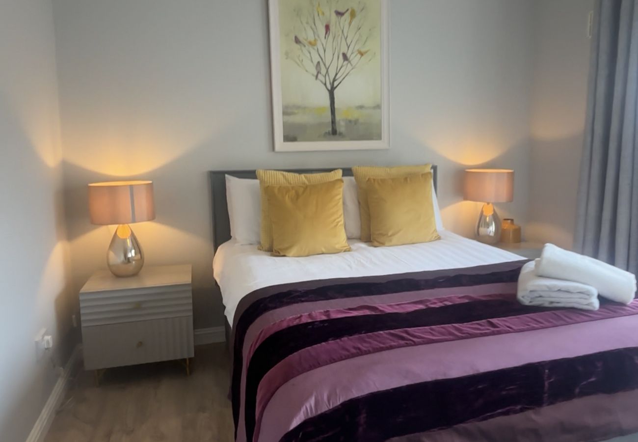 Apartment in Clifden - Pink Blossom Townhouse Chic apt