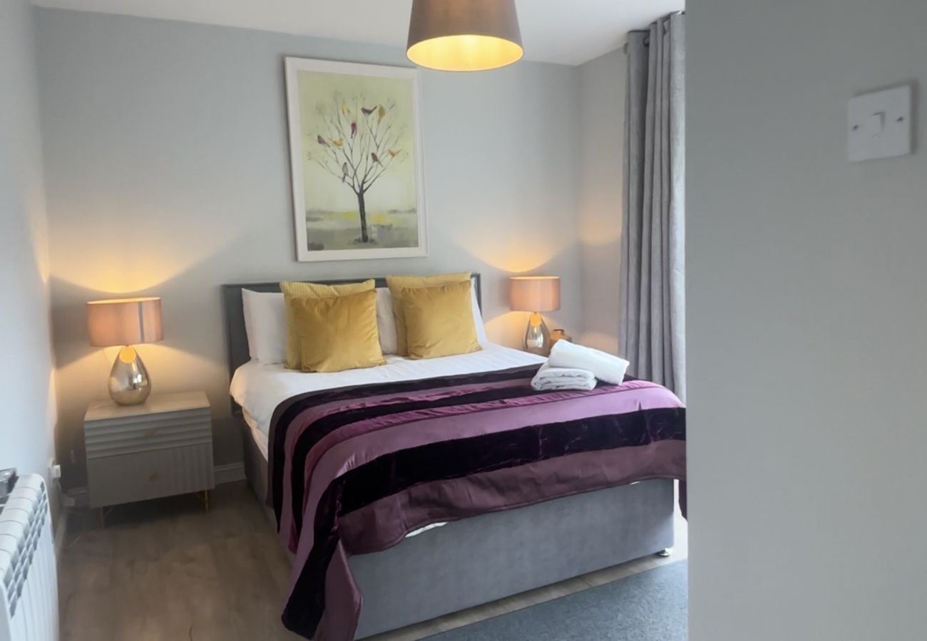 Apartment in Clifden - Pink Blossom Townhouse Chic apt