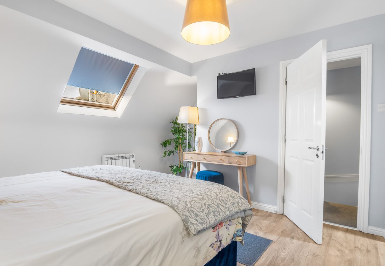 Apartment in Clifden - Pink Blossom Townhouse Chic apt