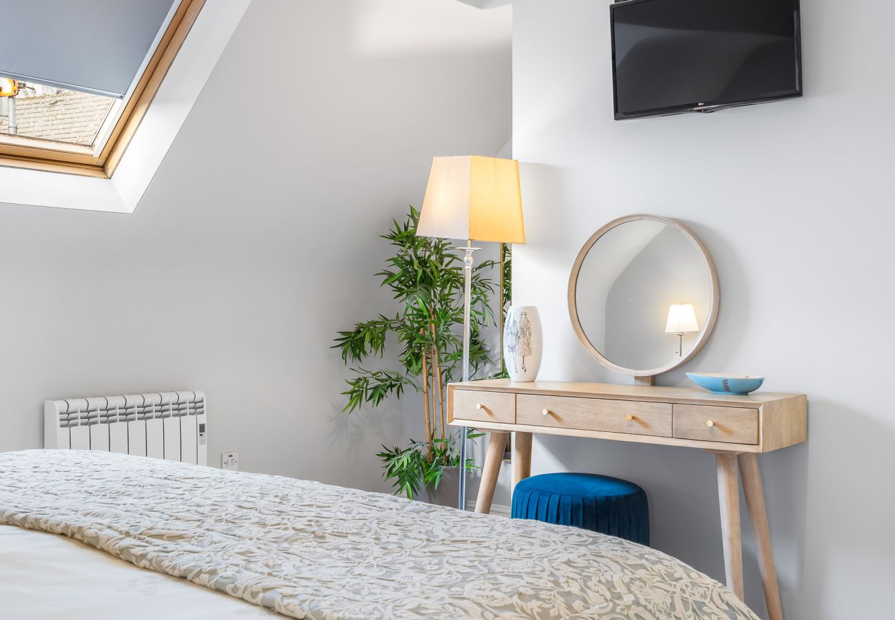 Apartment in Clifden - Pink Blossom Townhouse Chic apt