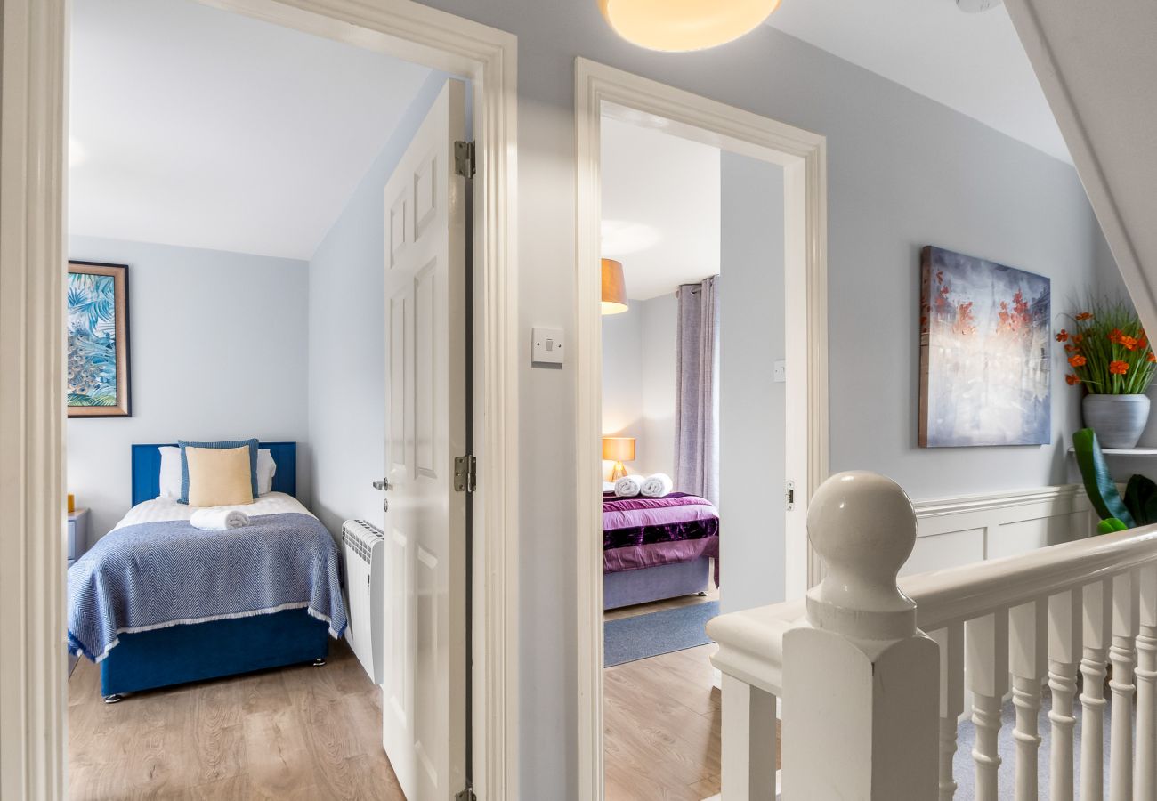 Apartment in Clifden - Pink Blossom Townhouse Chic apt