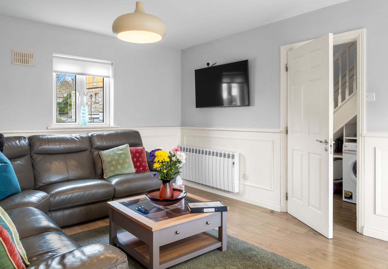 Apartment in Clifden - Pink Blossom Townhouse Chic apt