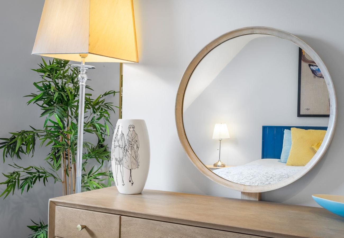 Apartment in Clifden - Pink Blossom Townhouse Chic apt