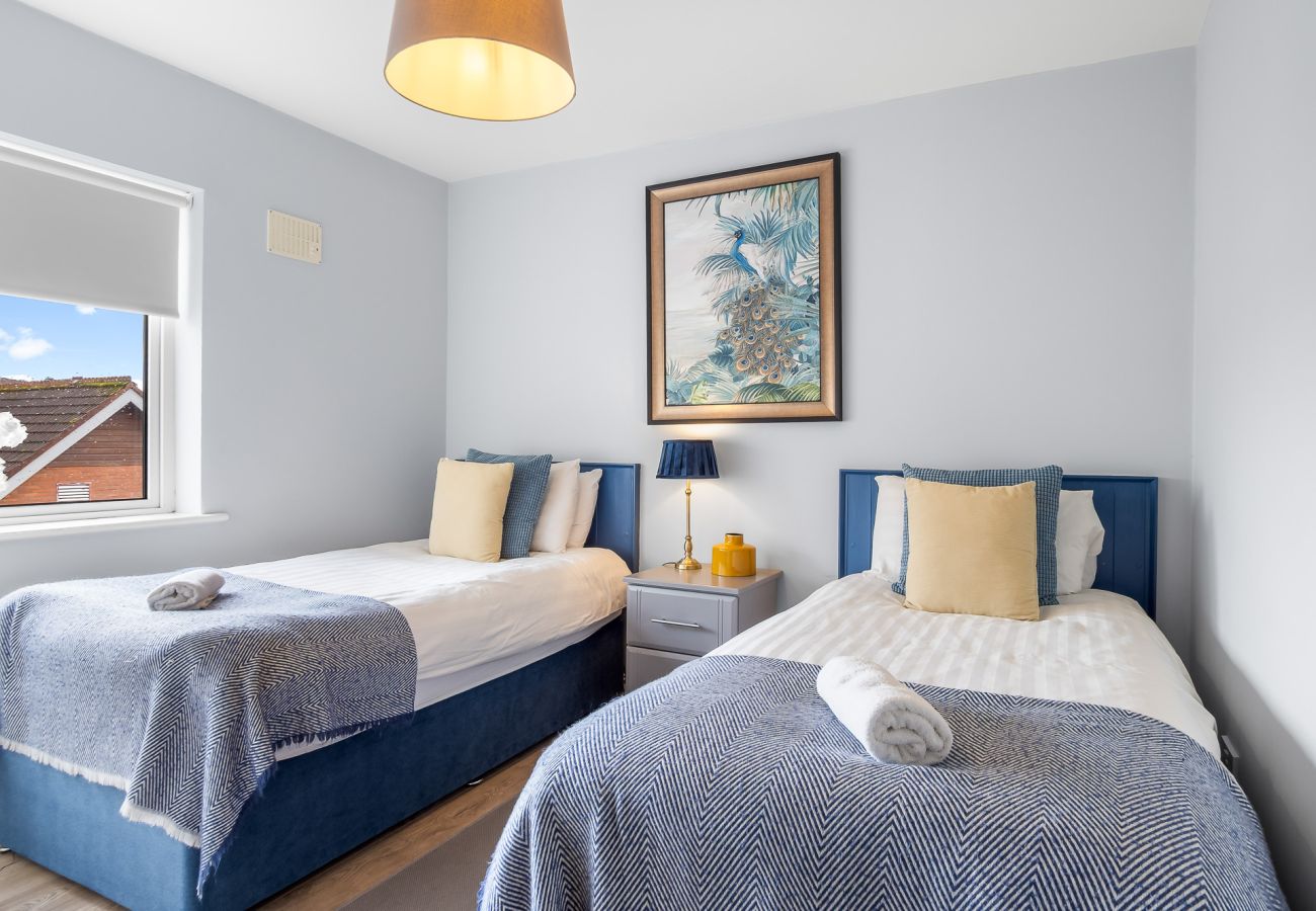 Apartment in Clifden - Pink Blossom Townhouse Chic apt