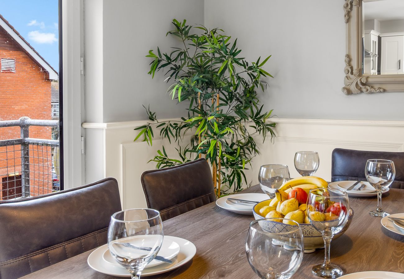 Apartment in Clifden - Pink Blossom Townhouse Chic apt