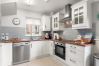 Apartment in Clifden - Pink Blossom Townhouse Chic apt