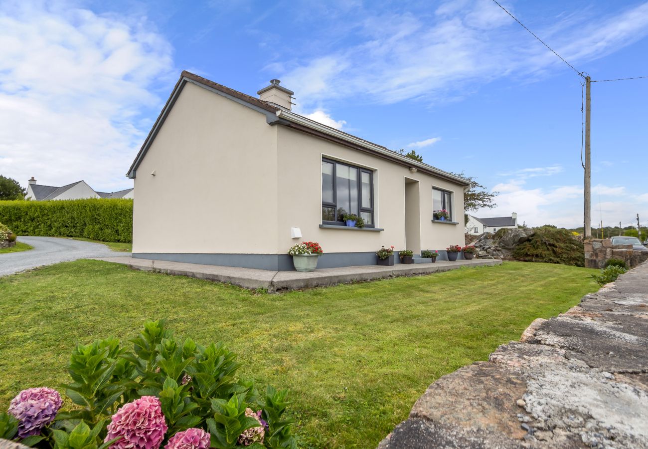 Cottage in Spiddal - Spiddal Cottage splendid base to tour the west