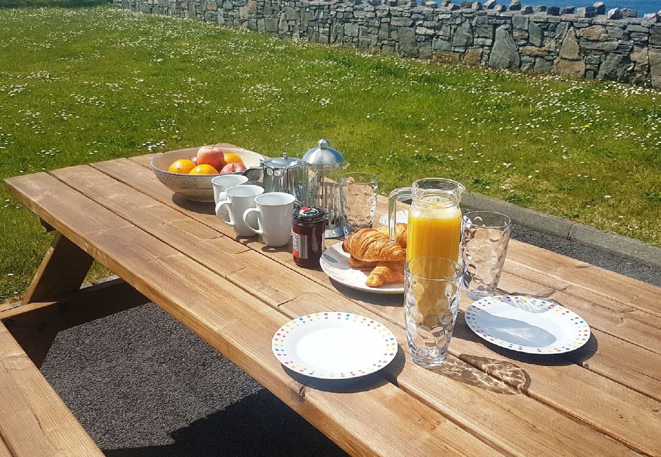 House in Ballyconneely - Coral Strand Lodge beachside house with stunning views