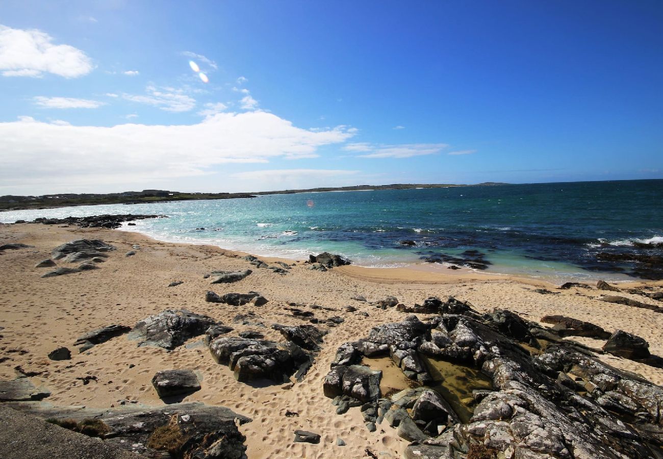 House in Ballyconneely - Coral Strand Lodge beachside house with stunning views