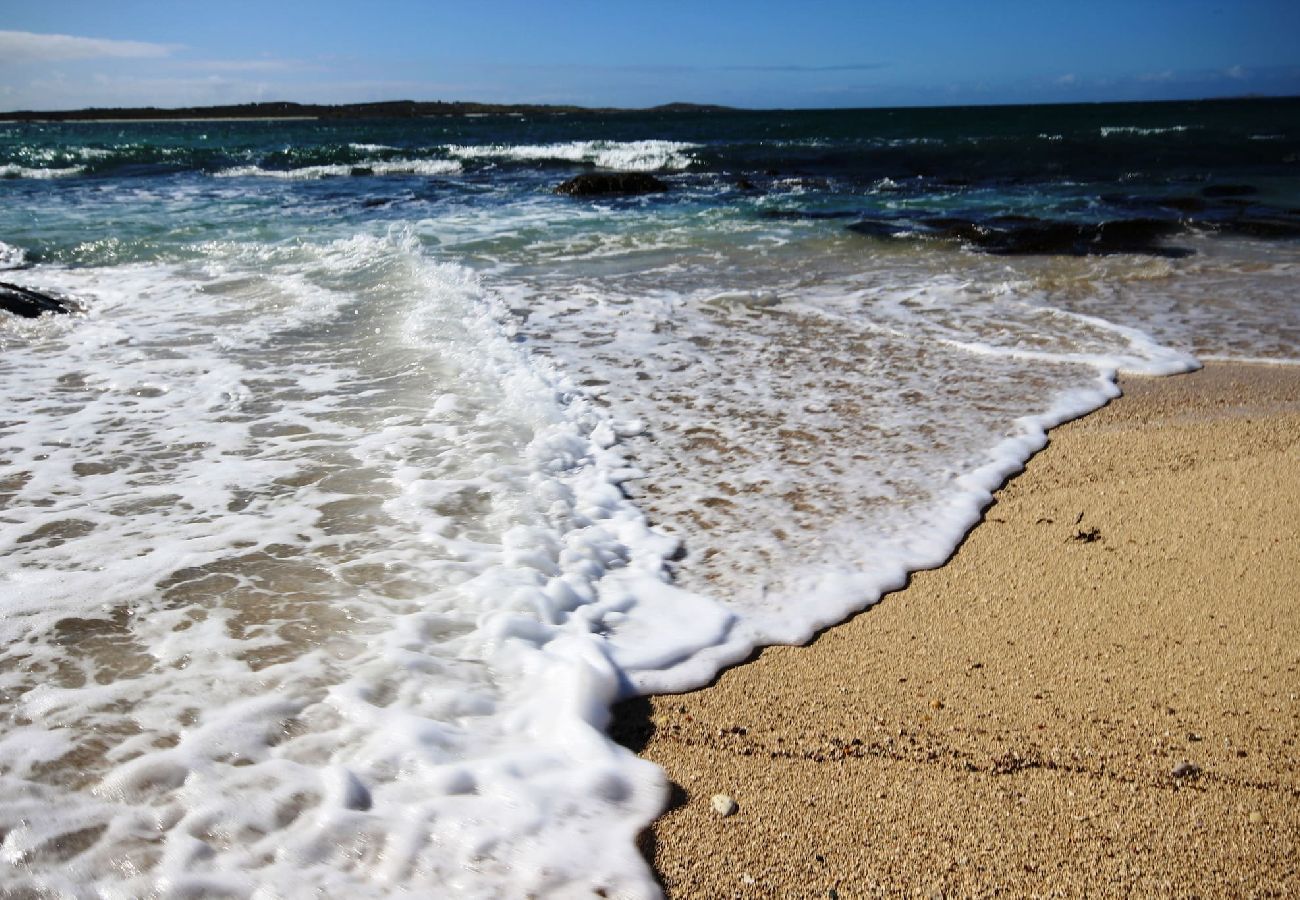 House in Ballyconneely - Coral Strand Lodge beachside house with stunning views