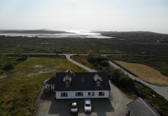 House in Claddaghduff - Jackie's Cottage, overlooks Omey Island & strand 