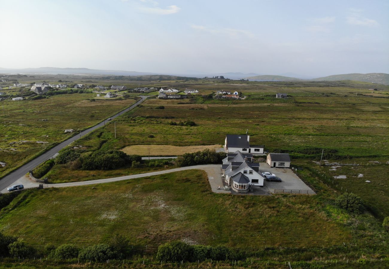 House in Claddaghduff - Jackie's Cottage, overlooks Omey Island & strand 