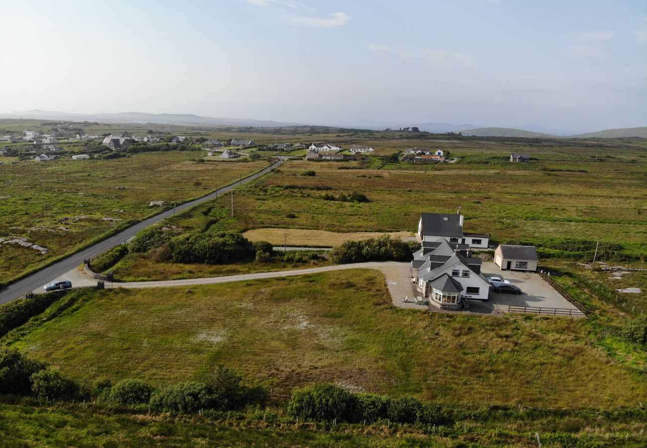 House in Claddaghduff - Jackie's Cottage, overlooks Omey Island & strand 