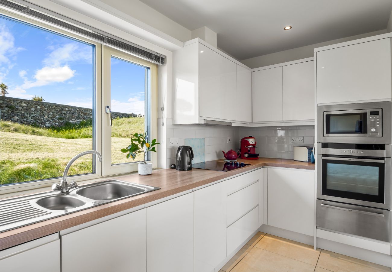 House in Ballyconneely - Beach House Mannin offering breathtaking views
