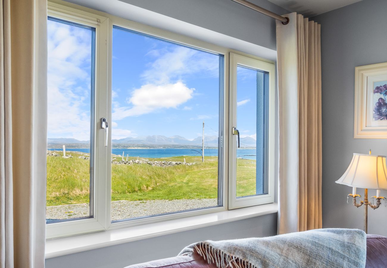 House in Ballyconneely - Beach House Mannin offering breathtaking views