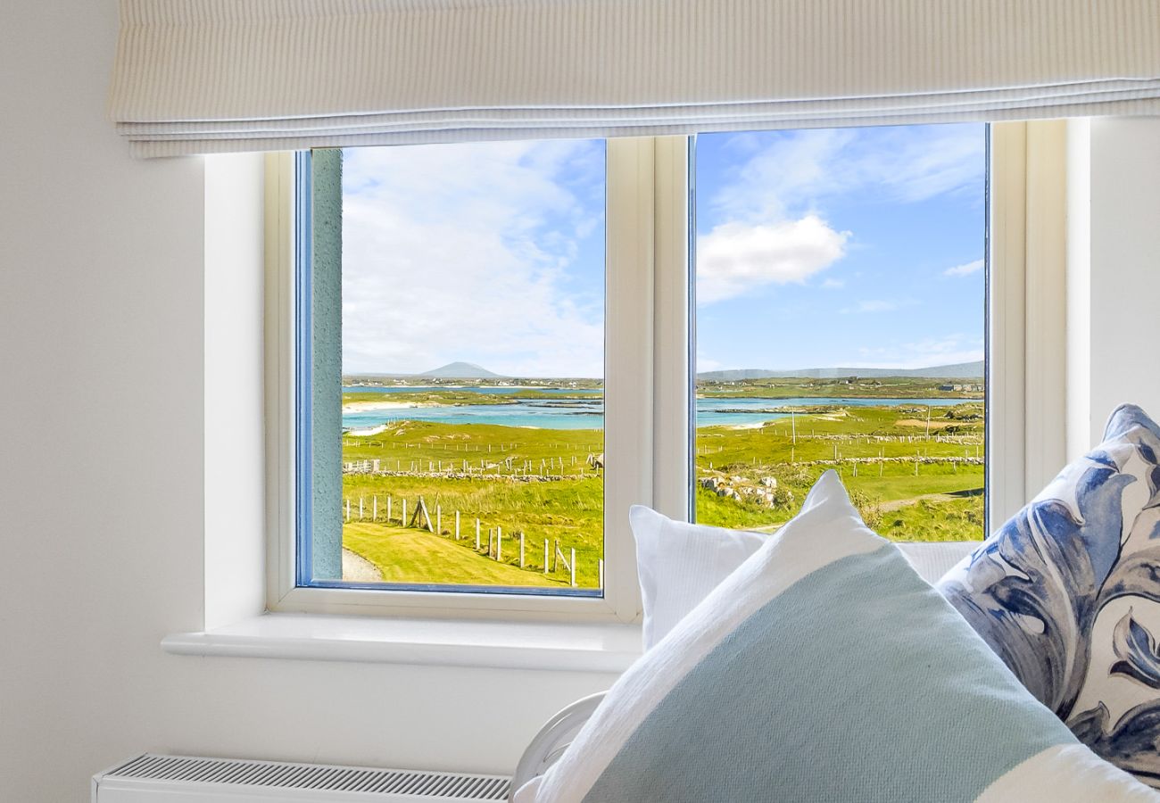 House in Ballyconneely - Beach House Mannin offering breathtaking views