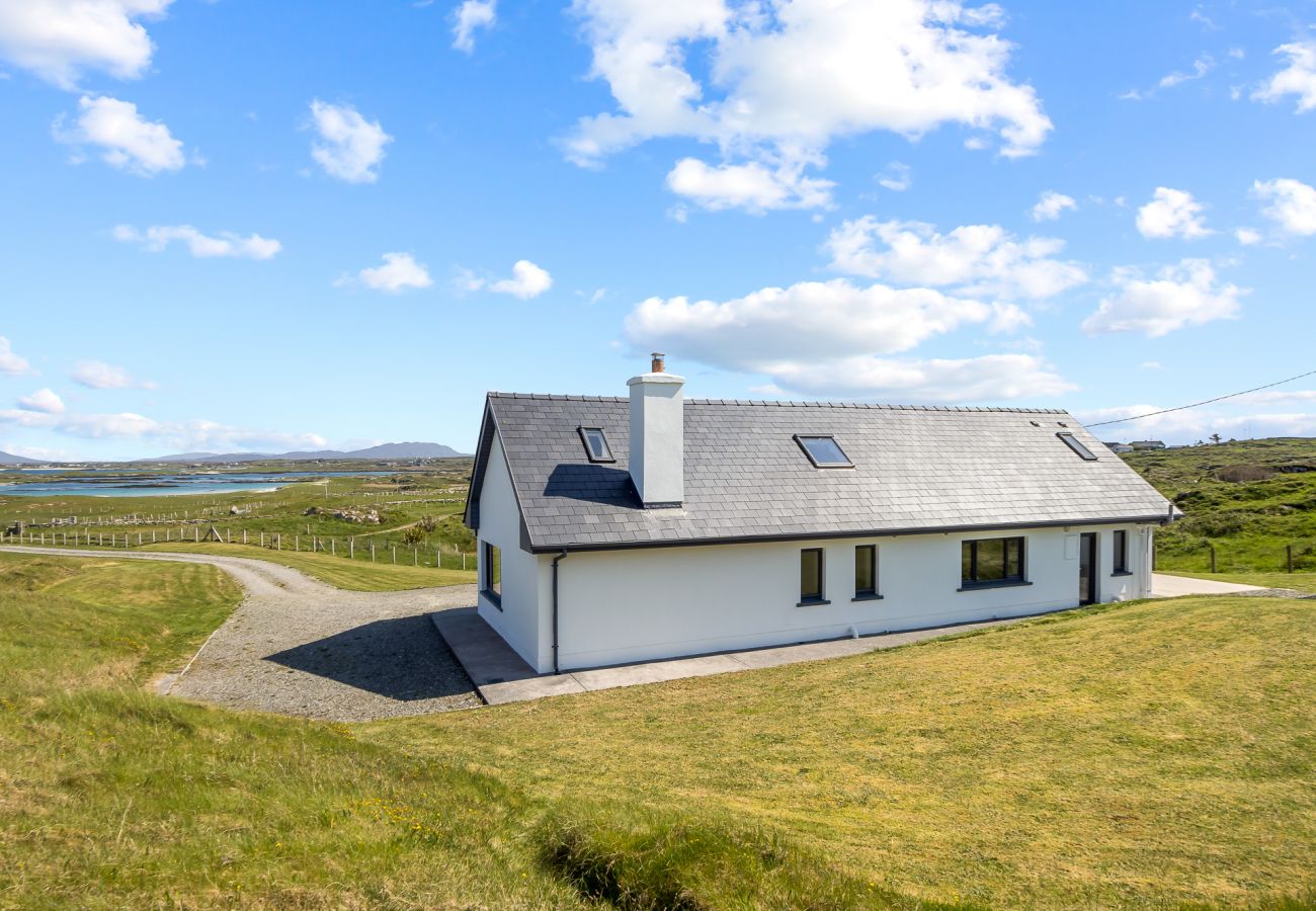 House in Ballyconneely - Beach House Mannin offering breathtaking views