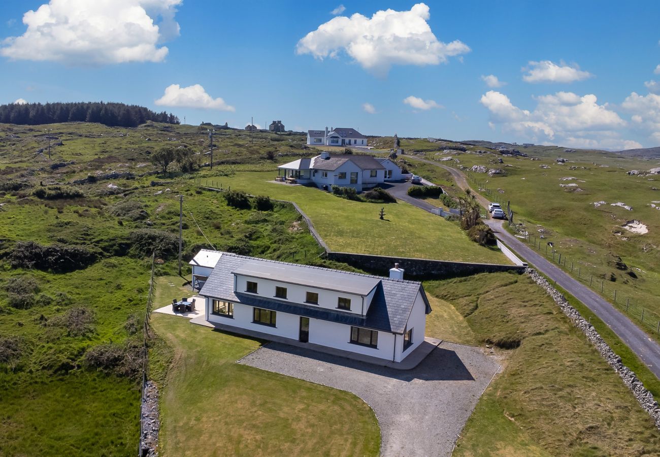 House in Ballyconneely - Beach House Mannin offering breathtaking views
