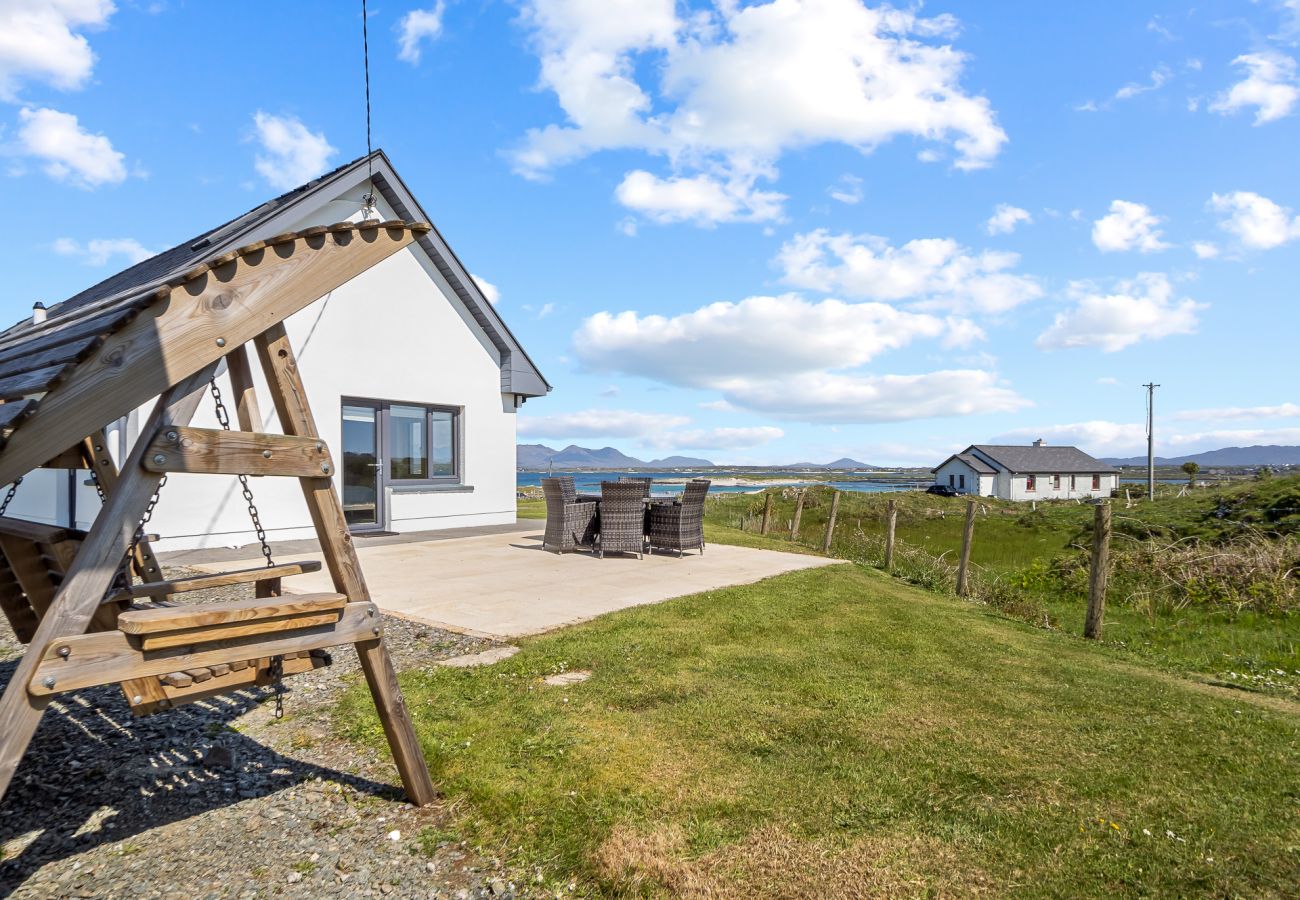 House in Ballyconneely - Beach House Mannin offering breathtaking views
