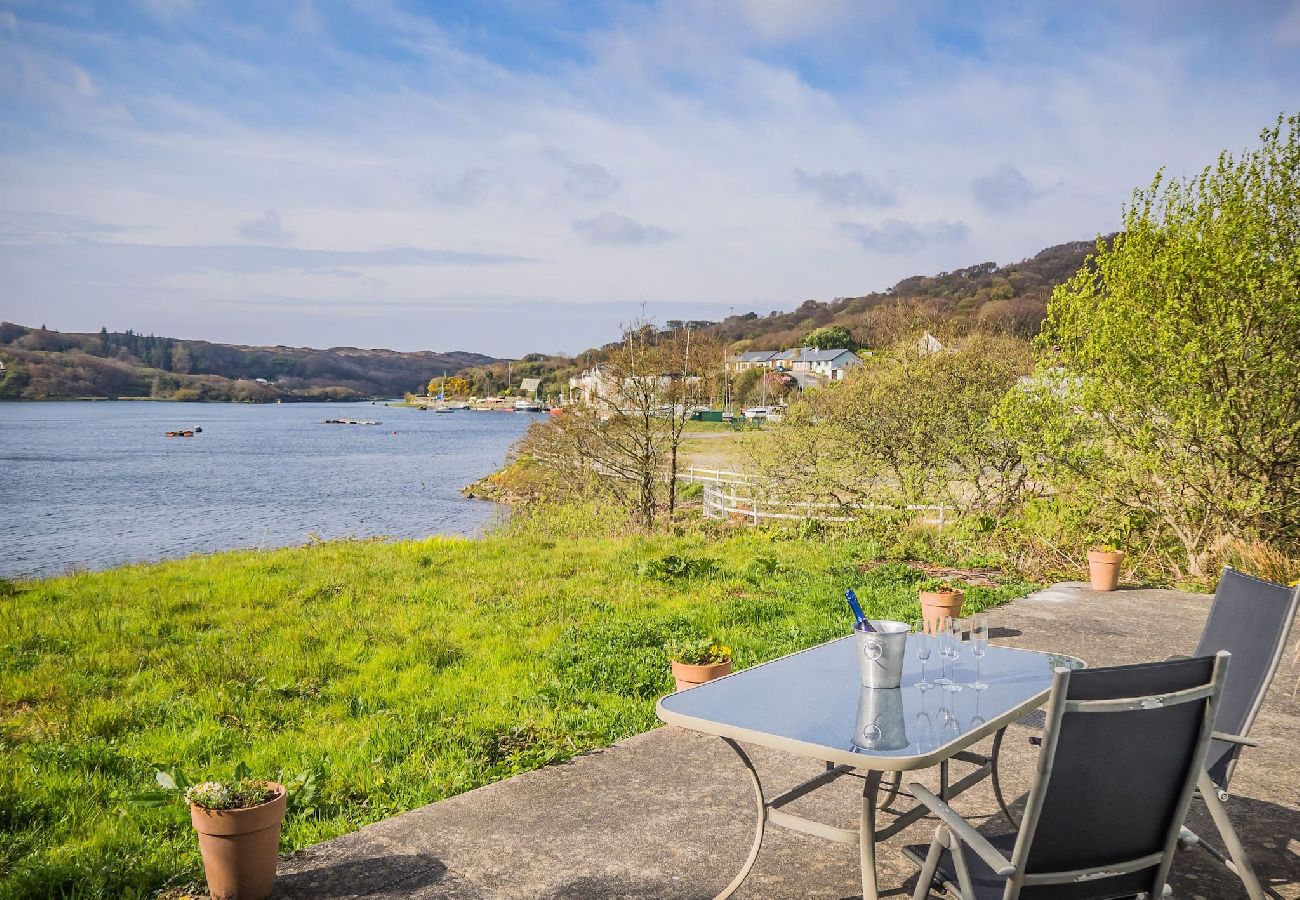 Apartment in Clifden - Helen's Hideaway is a quiet and idyllic spot