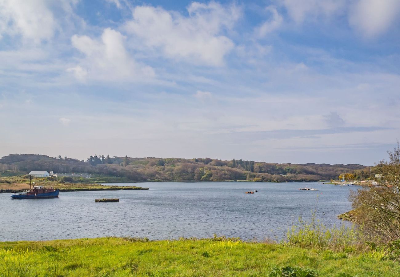 Apartment in Clifden - Helen's Hideaway is a quiet and idyllic spot