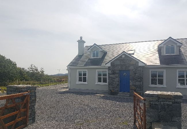 House in Clifden - Hillside House Set in a quiet & idyllic spot along the famous Bog Road House in Clifden - Hillside House Set in a quiet & idyllic spot along the famous Bog Road