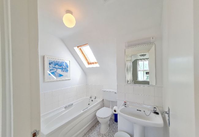 House in Clifden - 68 Clifden Glen ideal base to explore Connemara. House in Clifden - 68 Clifden Glen ideal base to explore Connemara.