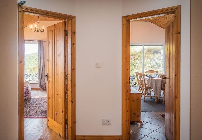 House in Clifden - Errislannan Stone Cottage offers plenty of space and fabulous views.  House in Clifden - Errislannan Stone Cottage offers plenty of space and fabulous views.