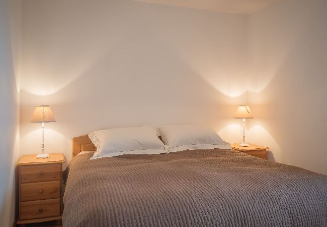 House in Clifden - Errislannan Stone Cottage offers plenty of space and fabulous views.  House in Clifden - Errislannan Stone Cottage offers plenty of space and fabulous views.