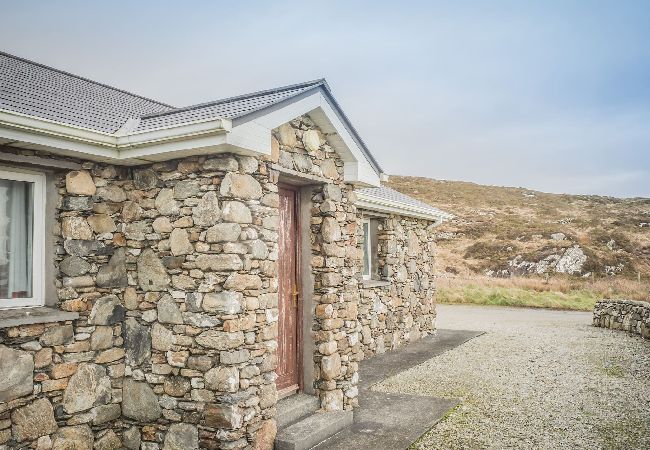 House in Clifden - Errislannan Stone Cottage offers plenty of space and fabulous views.  House in Clifden - Errislannan Stone Cottage offers plenty of space and fabulous views.