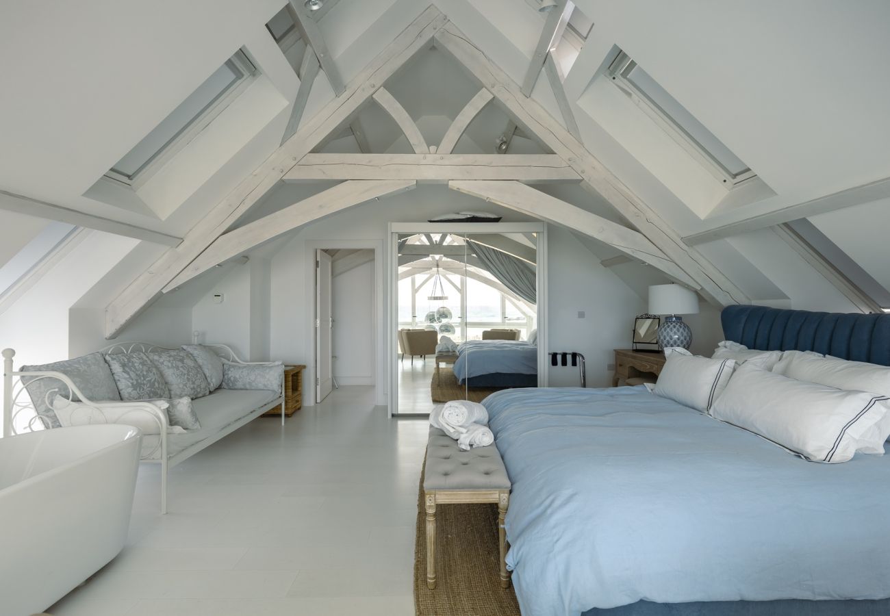 House in Ballyconneely - Doleen Quay House is a luxurious beach holiday home 
