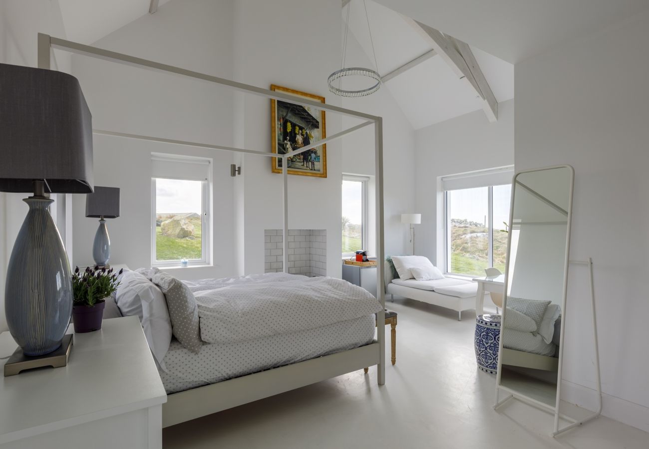 House in Ballyconneely - Doleen Quay House is a luxurious beach holiday home 