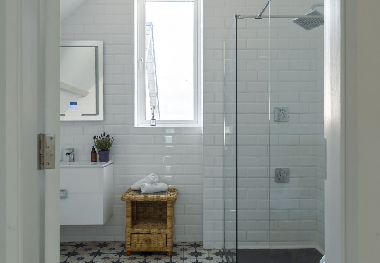 House in Ballyconneely - Doleen Quay House is a luxurious beach holiday home 