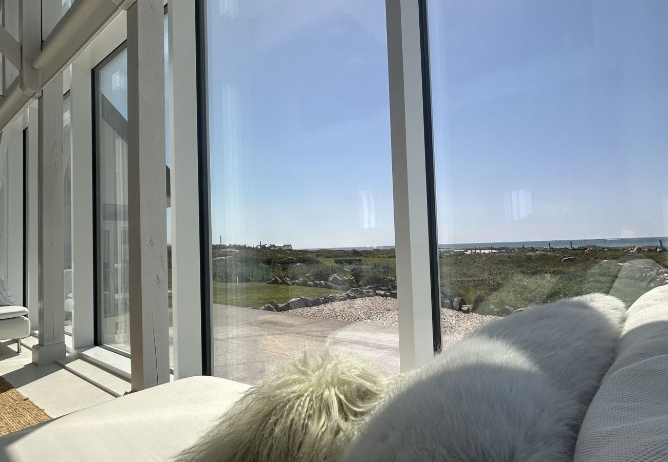 House in Ballyconneely - Doleen Quay House is a luxurious beach holiday home 