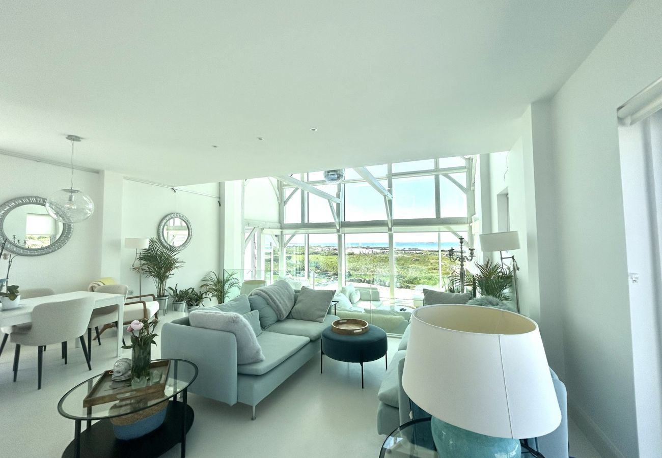 House in Ballyconneely - Doleen Quay House is a luxurious beach holiday home 