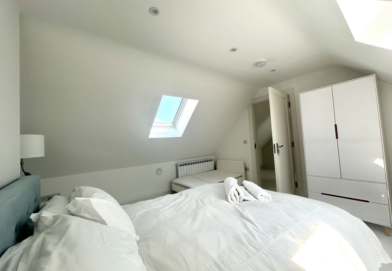 House in Ballyconneely - Doleen Quay House is a luxurious beach holiday home 
