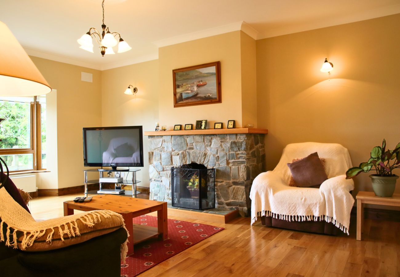 House in Clifden - White Thorn House situated on the famous Bog Road 