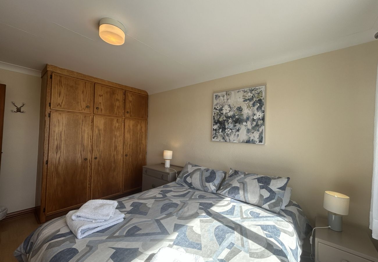 House in Connemara - Waterside Cottage stunning sea & mountain views. 