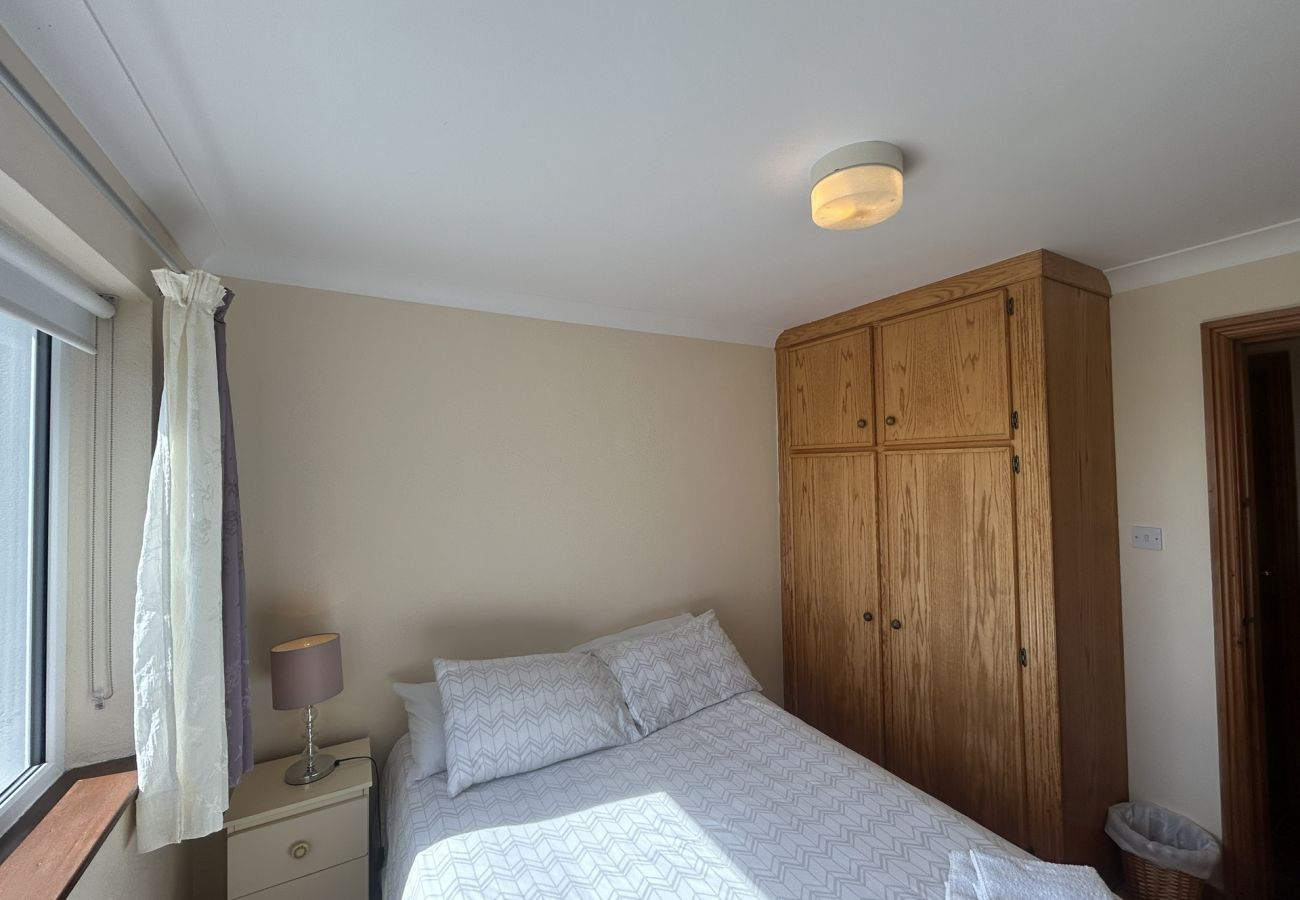 House in Connemara - Waterside Cottage stunning sea & mountain views. 
