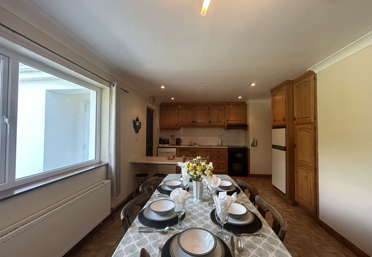 House in Connemara - Waterside Cottage stunning sea & mountain views. 