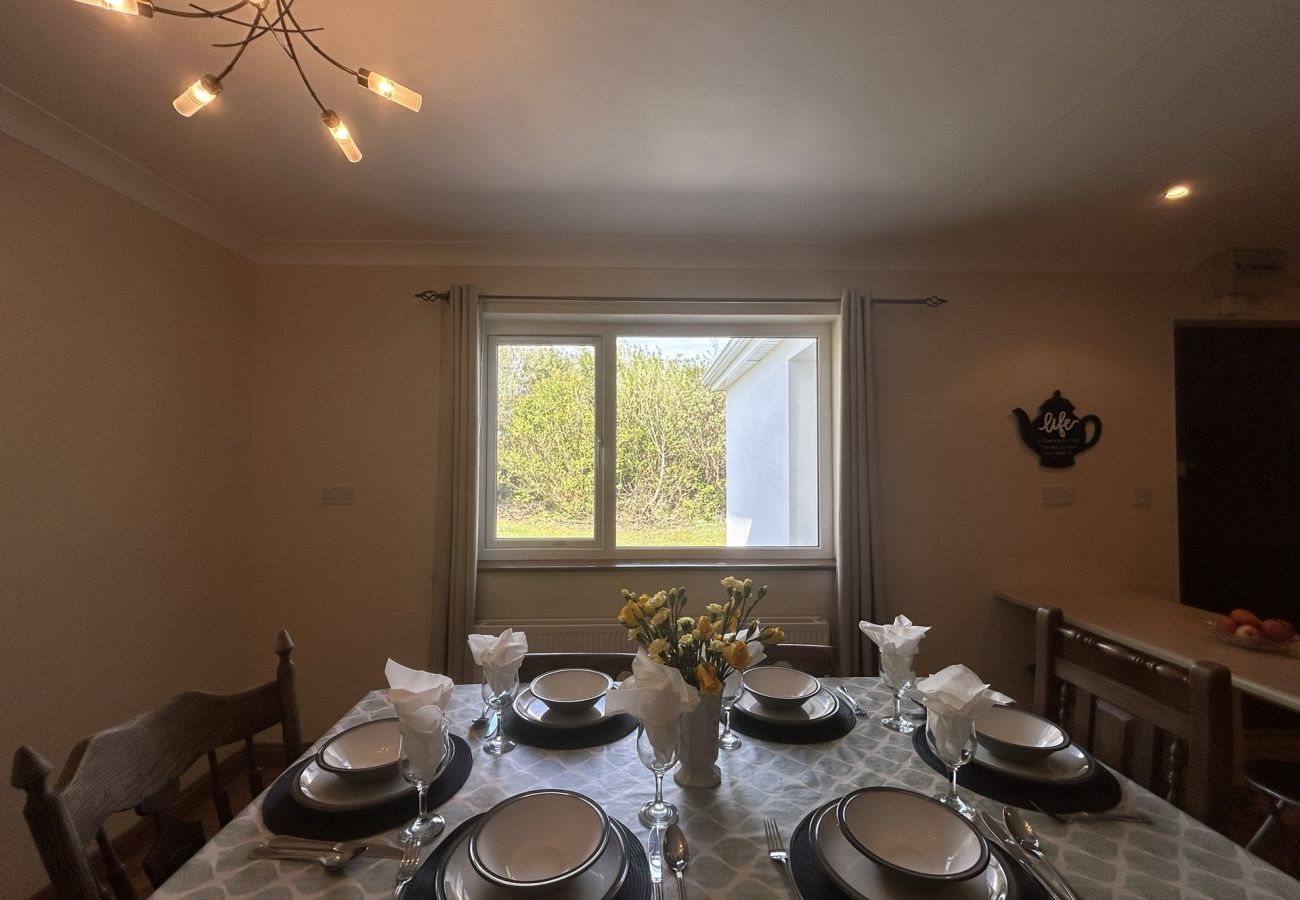 House in Connemara - Waterside Cottage stunning sea & mountain views. 