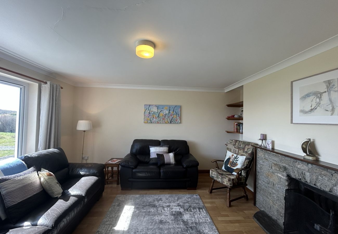 House in Connemara - Waterside Cottage stunning sea & mountain views. 