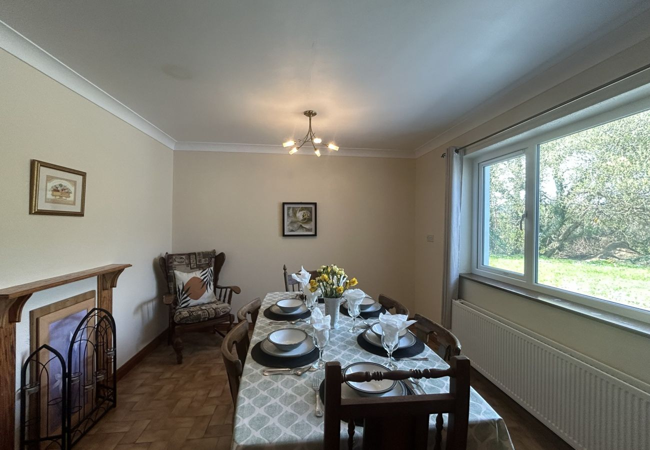 House in Connemara - Waterside Cottage stunning sea & mountain views. 