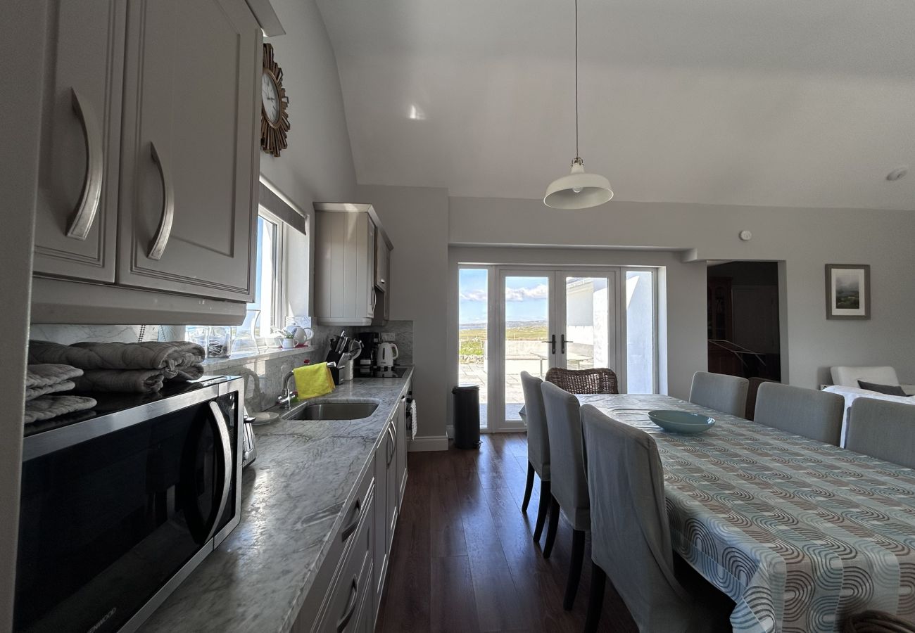 House in Ballyconneely - Luxury Coastal Escape in Ballyconneely, Connemara