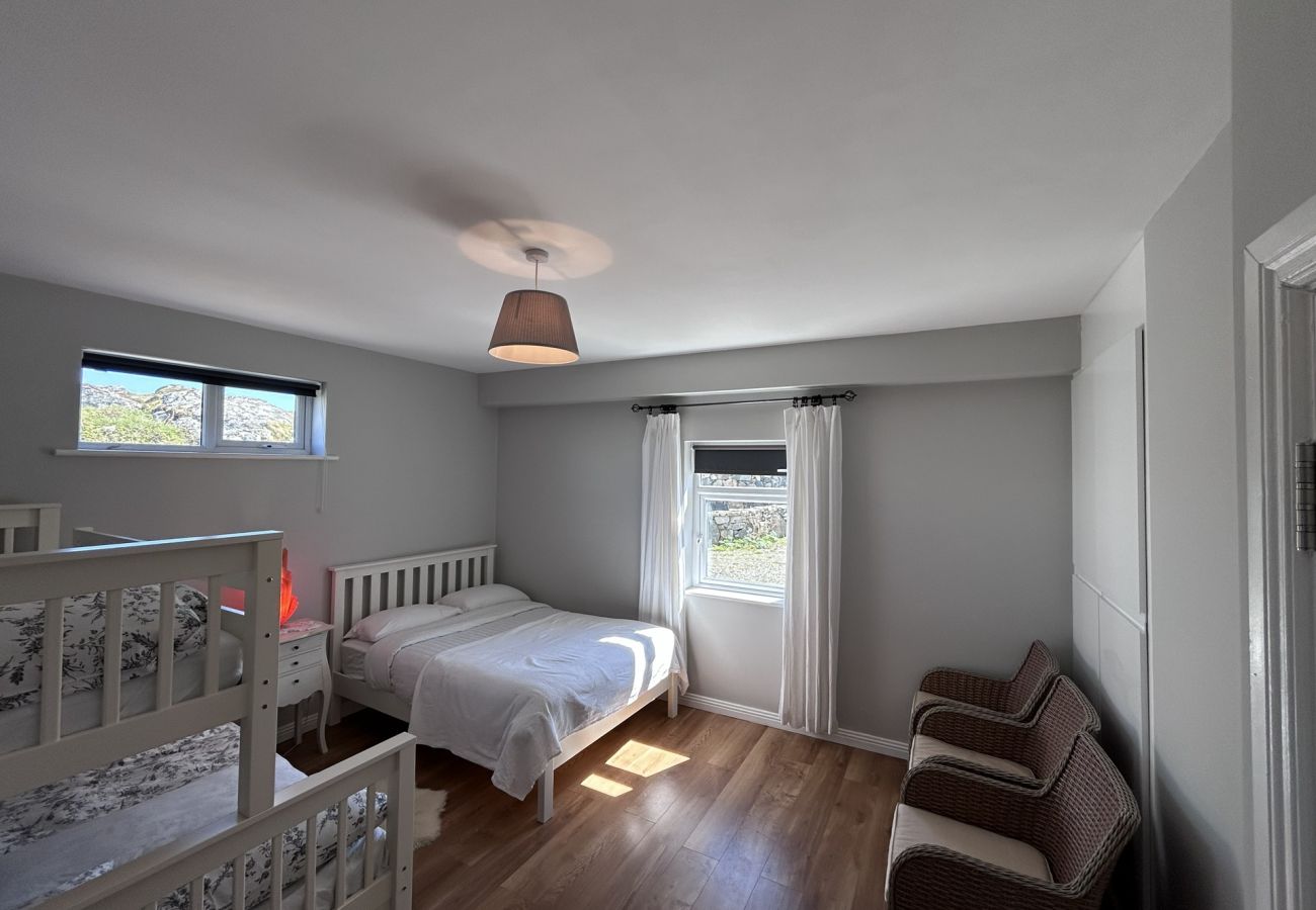 House in Ballyconneely - Luxury Coastal Escape in Ballyconneely, Connemara