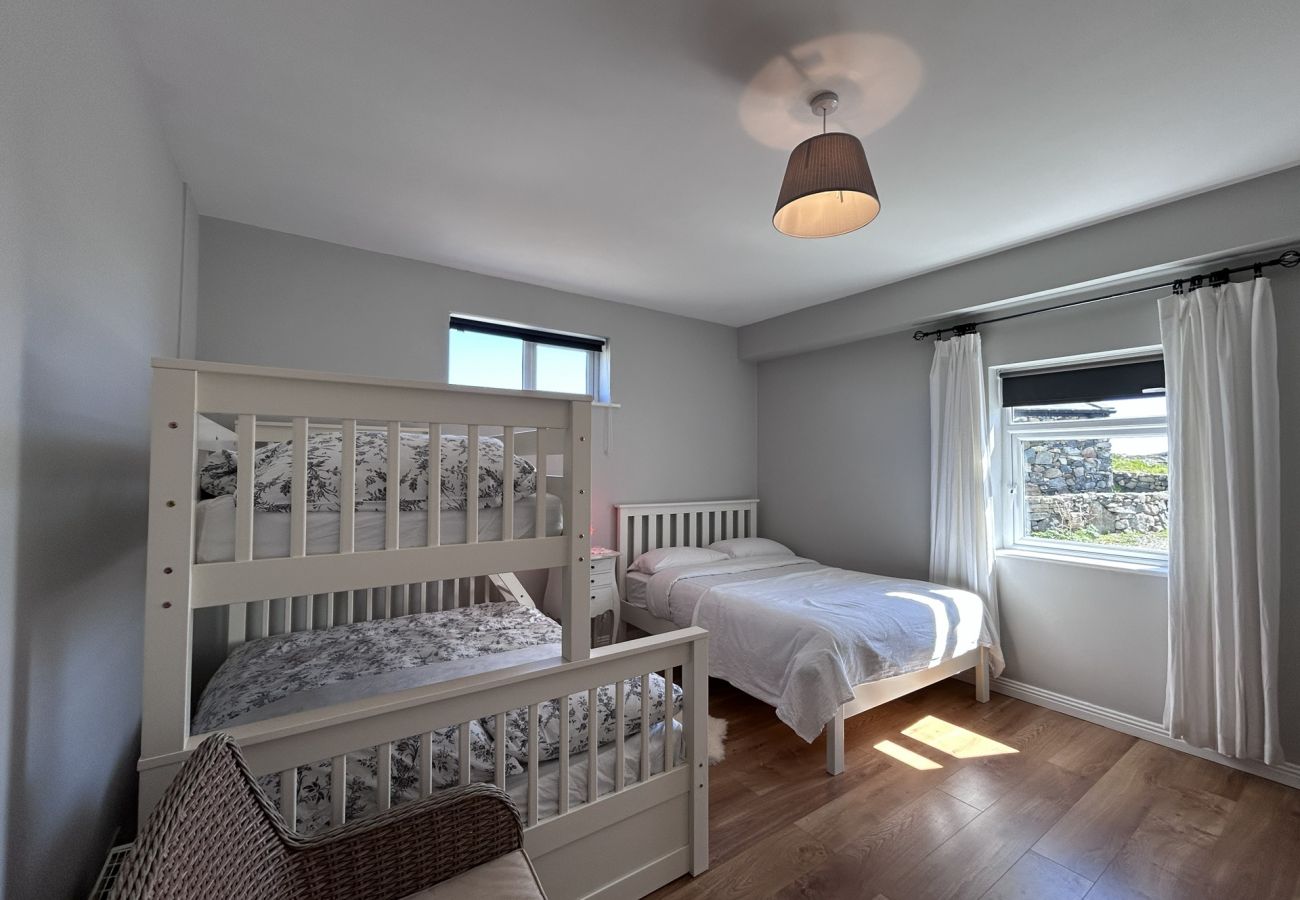 House in Ballyconneely - Luxury Coastal Escape in Ballyconneely, Connemara